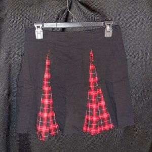 Romwe black pleated mini skirt with red plaid detail